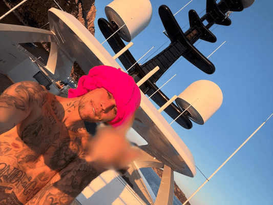 Justin Bieber Drops Surprise Album Swag, and It’s Personal