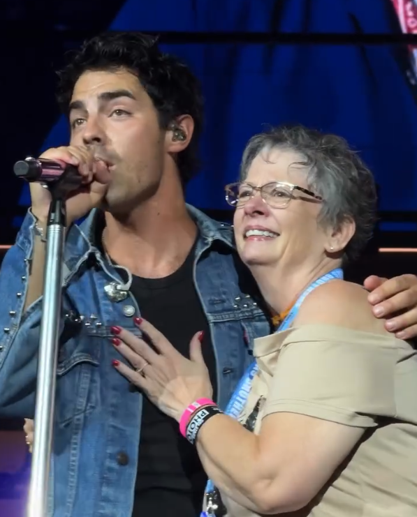 Jonas Brothers Bring Cancer Survivor on Stage During New Jersey Show