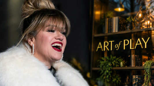 Kelly Clarkson and a Brooklyn Shop Are Now Fighting Over a Singing Bird